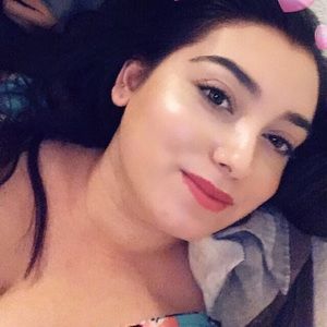 Meet your Posher, Becca